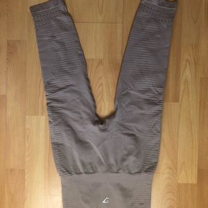 GYMSHARK ENERGY SEAMLESS CROPPED LEGGING